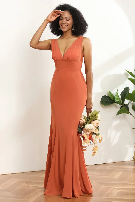 "Vintage - look women's dresses for a retro charm"V-neck Mermaid Bridesmaid Dress