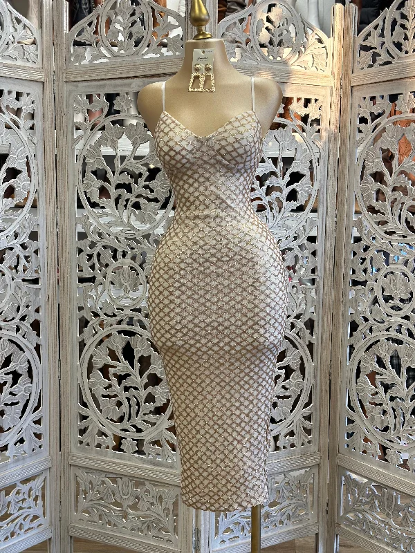 Midi dress for a photoshoot to create a stylish and memorable lookGlitter Net Design Midi Dress Midi dress for a photoshoot to create a stylish and memorable lookGlitter Net Design Midi Dress