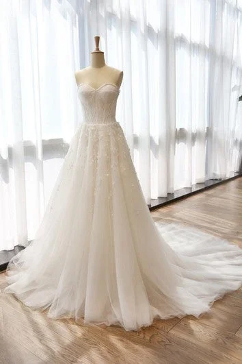 Princess - style wedding dress with a big skirtA-Line Sweetheart Sleeveless Zipper Tulle and Lace Dress with Floral Appliques Princess - style wedding dress with a big skirtA-Line Sweetheart Sleeveless Zipper Tulle and Lace Dress with Floral Appliques