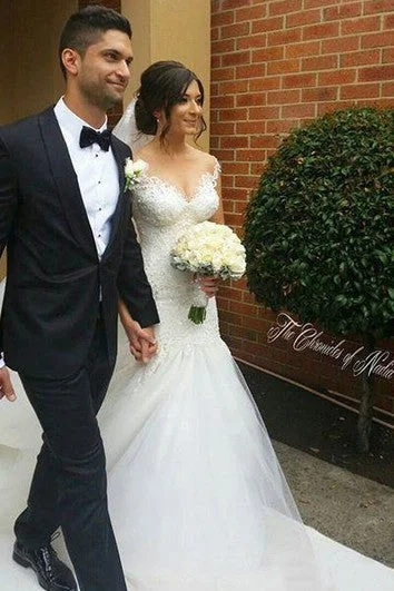 Luxury silk wedding dress with a trainMermaid Mini Sweetheart Bell Cap Illusion Beading Appliques Illusion Sweep Train Button Illusion Tulle Lace Dress