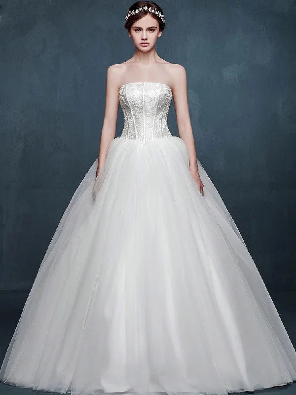 Princess - style wedding dress with a big skirtTimeless Strapless Princess Ball Gown Wedding Dress