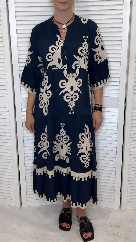"Plus size wedding dresses for women with a perfect fit"Women's V-neck Print Loose Dress